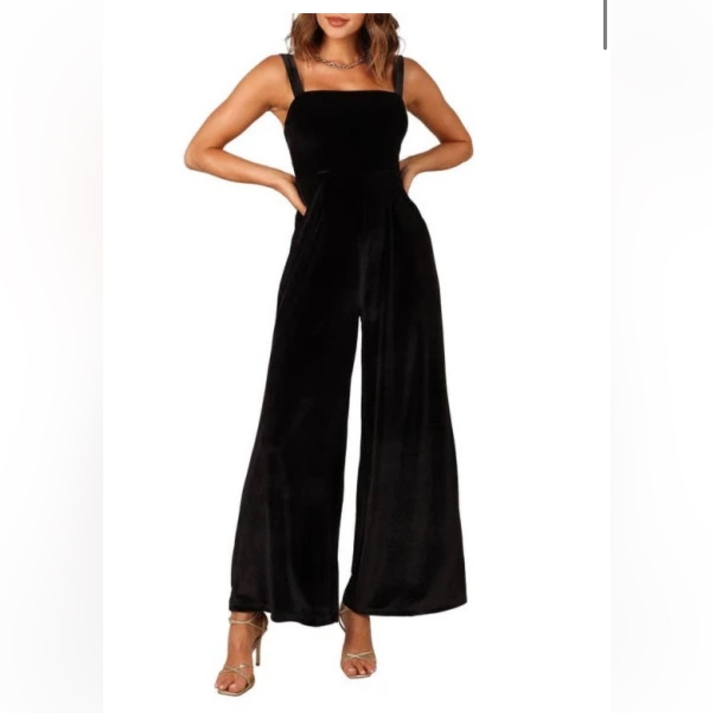 NWT- Petal & Pup Scarlett Wide Leg Velvet Jumpsuit SIZE: Large